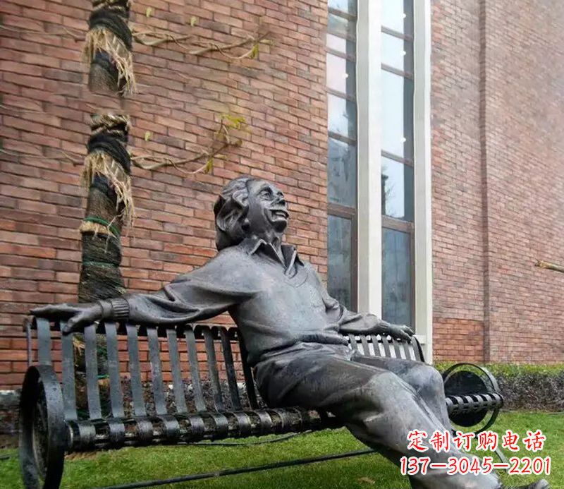 广西爱因斯坦公园人物铜雕