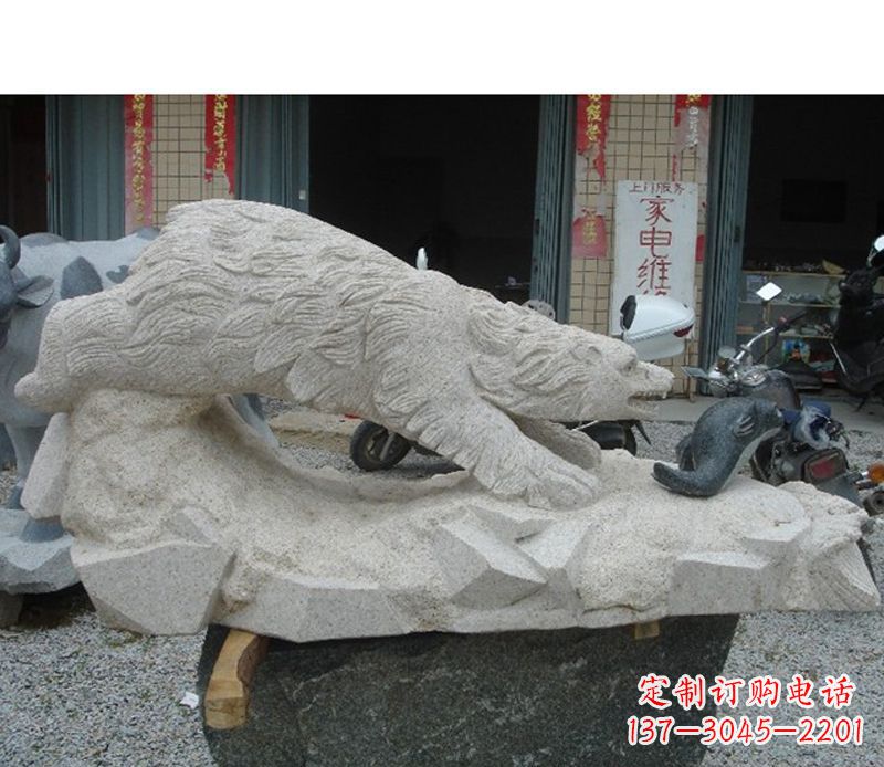 广西北极熊精灵精致细腻的雕塑装饰