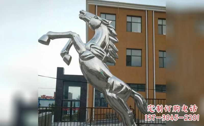 广西驰骋草原,唯美马雕