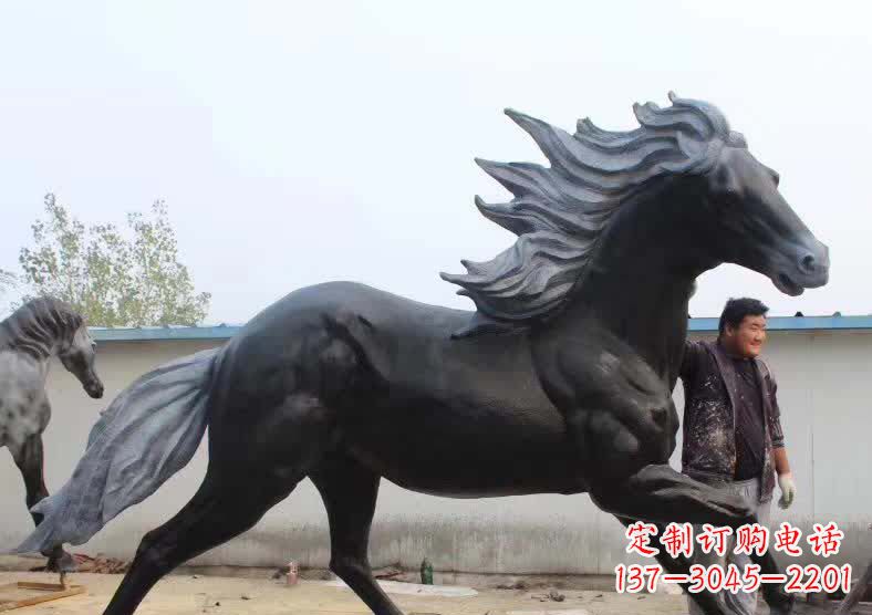 广西“马赛克”——极致精准的马雕塑