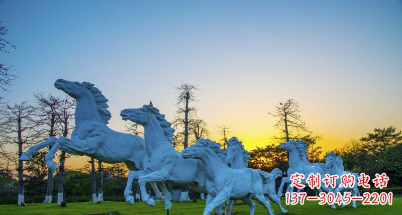 广西新颖活力的马群雕塑奔跑的马