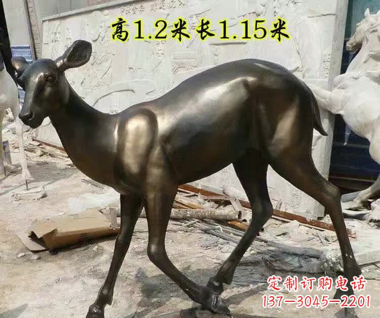 广西灵动的小鹿铜雕