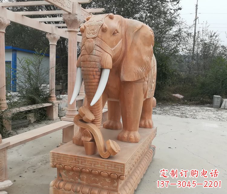 广西鼻卷如意的大象晚霞红门口镇宅石雕