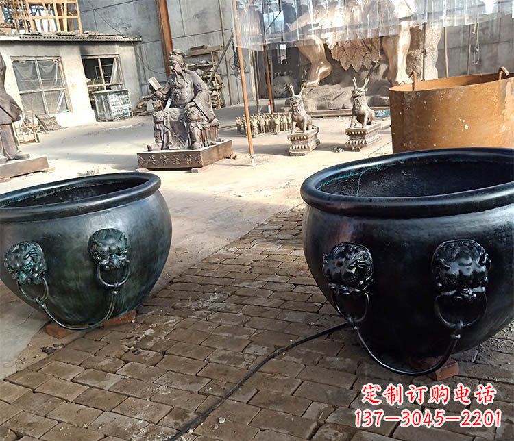 广西铜雕制的水缸摆件