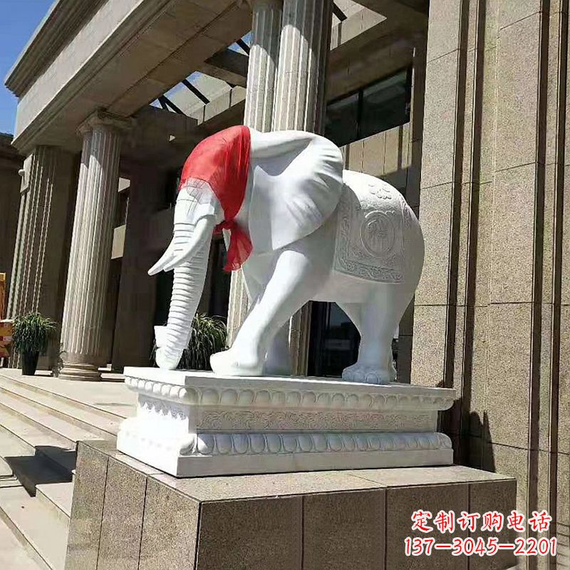 广西大象雕刻精美家居装饰品