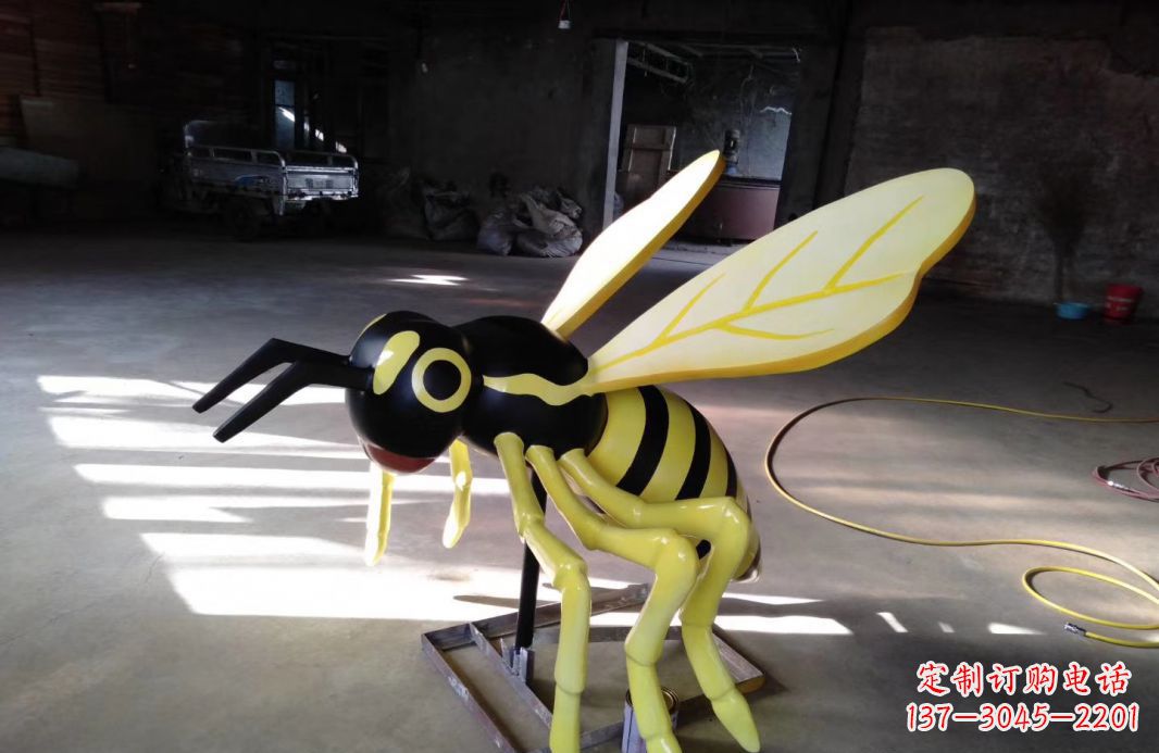 广西玻璃蜜蜂雕塑让自然之美展现
