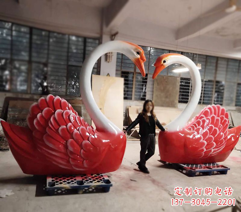 广西天鹅玻璃钢爱心婚礼景观摆件