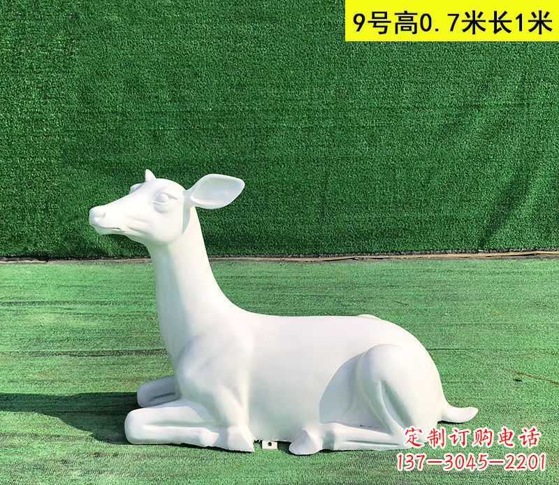 广西玻璃钢白色小鹿动物雕塑