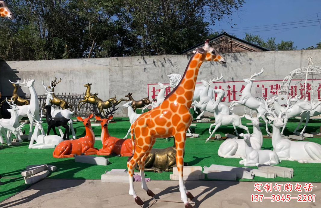 广西玻璃钢彩绘长颈鹿雕塑高端园林装饰