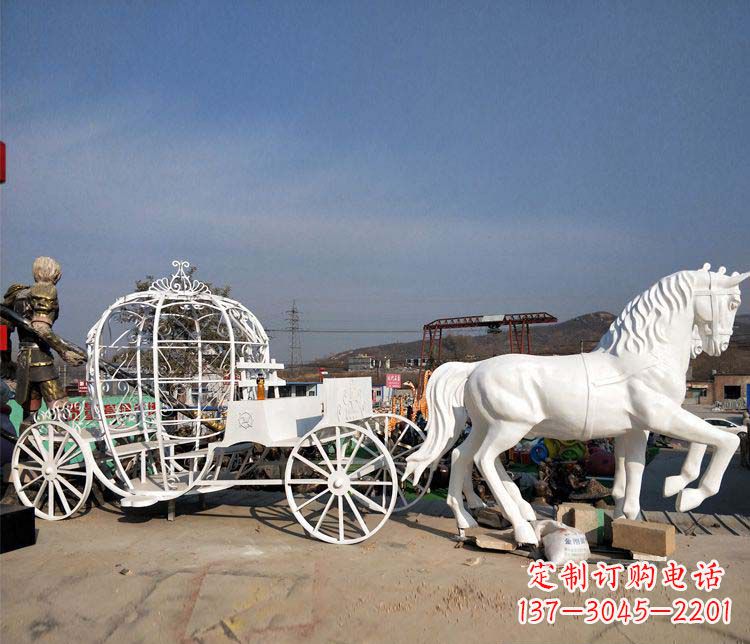 广西玻璃钢城市的马车雕塑