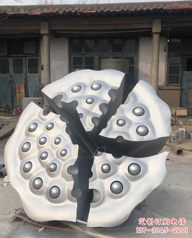 广西玻璃钢莲蓬雕塑美丽的象征