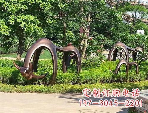 广西玻璃钢动物雕塑公园草坪的美丽装饰