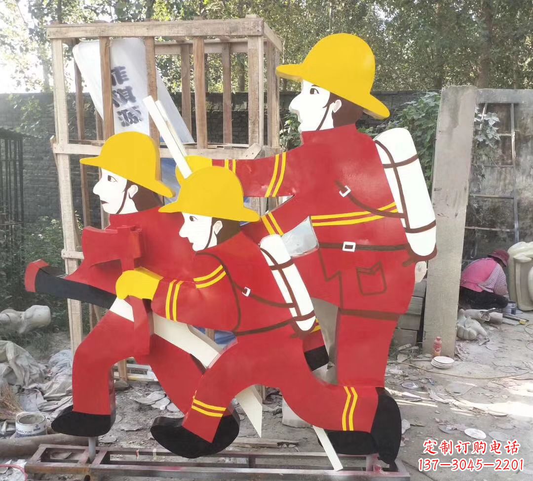 广西玻璃钢消防员雕塑——精致的园林景观装饰