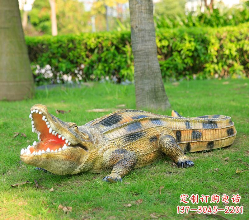 广西玻璃钢鳄鱼仿真动物雕塑精美雕塑营造绿色环境
