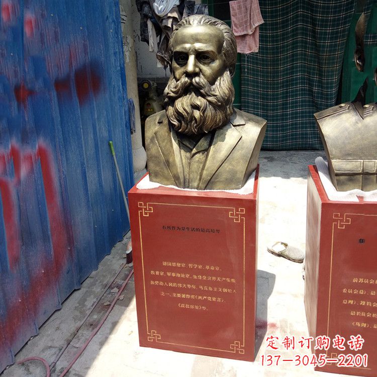 广西玻璃钢仿铜马克思雕塑——缅怀伟大思想家