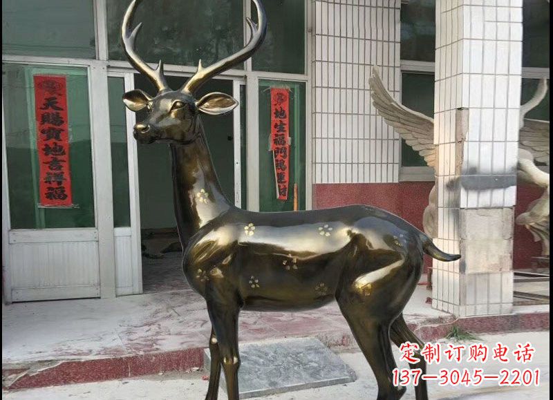 广西玻璃钢梅花鹿雕塑精美的艺术瑰宝