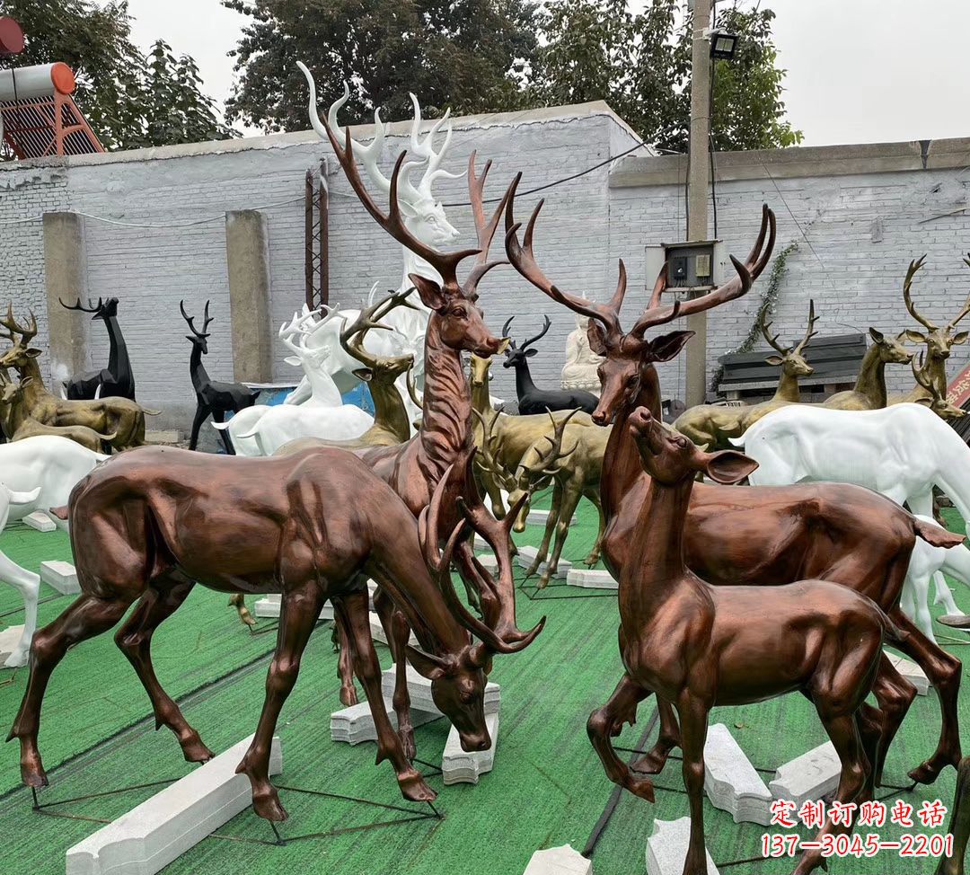 广西玻璃钢仿铜群鹿雕塑——精美动物雕塑装点公园