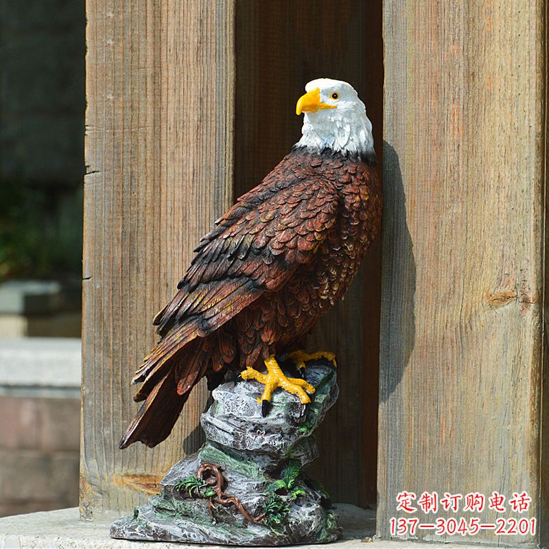 广西玻璃钢老鹰雕塑——传递自然之美