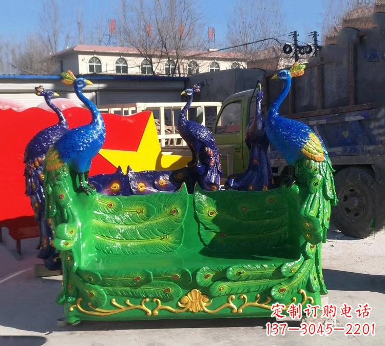 广西玻璃钢孔雀雕塑给您带来精美的艺术体验