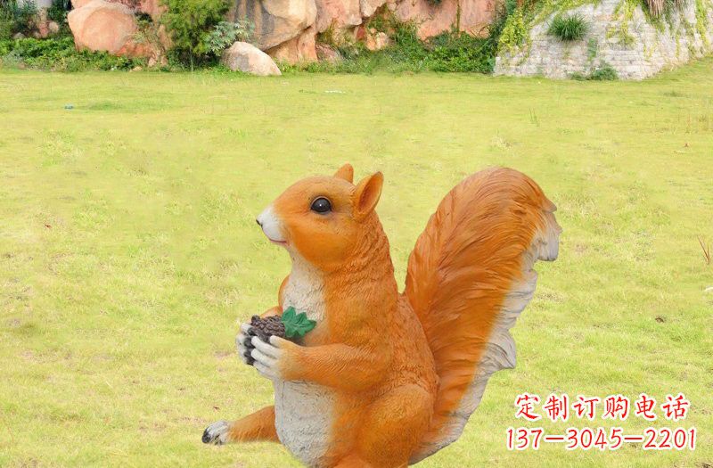 广西玻璃钢制作的松鼠雕塑