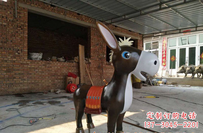 广西玻璃钢毛驴雕塑一种抒情的艺术形式