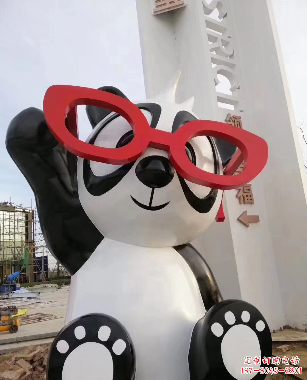 广西玻璃钢制熊猫雕塑——传承中华文化的艺术精品