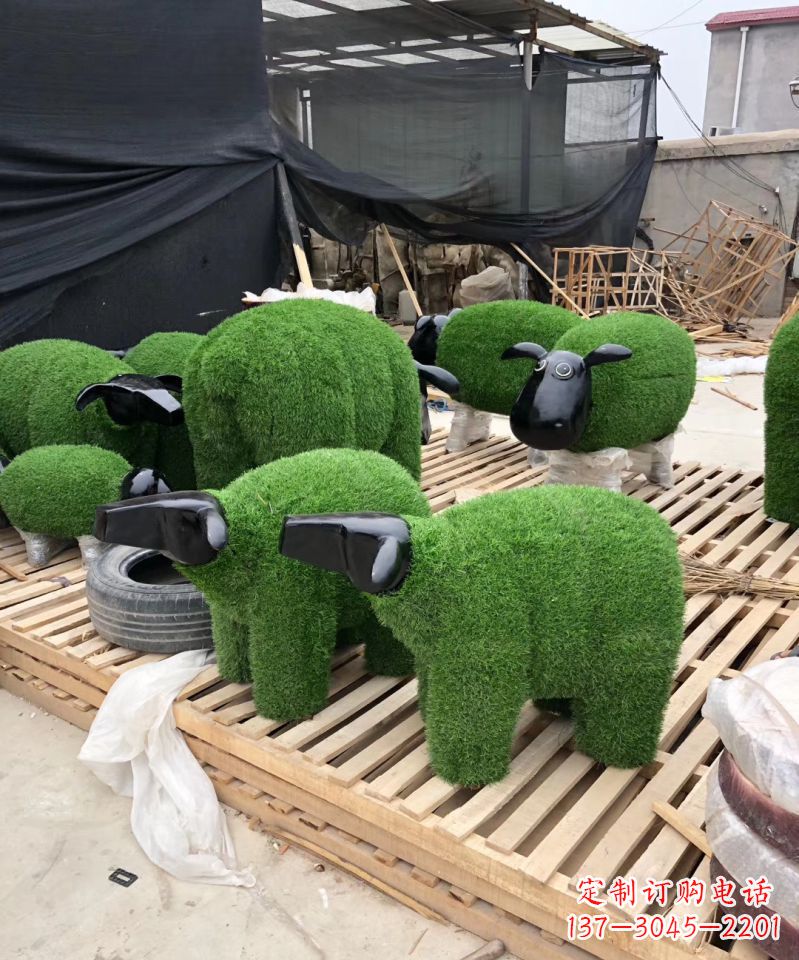 广西玻璃钢绿植小羊肖恩雕塑公园