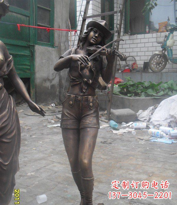 广西美丽的玻璃钢女性雕塑