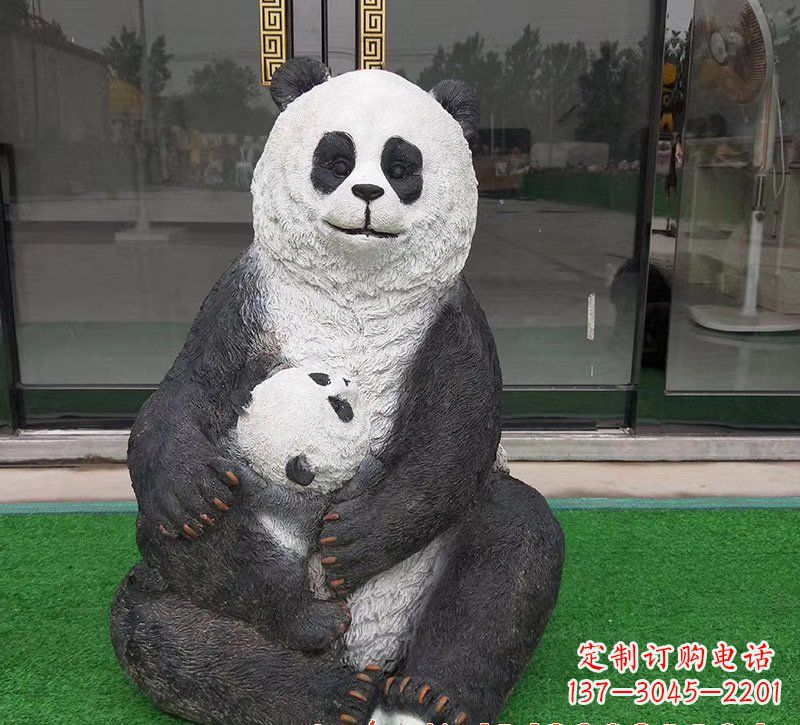 广西玻璃钢制熊猫雕塑——传承中华文化精髓