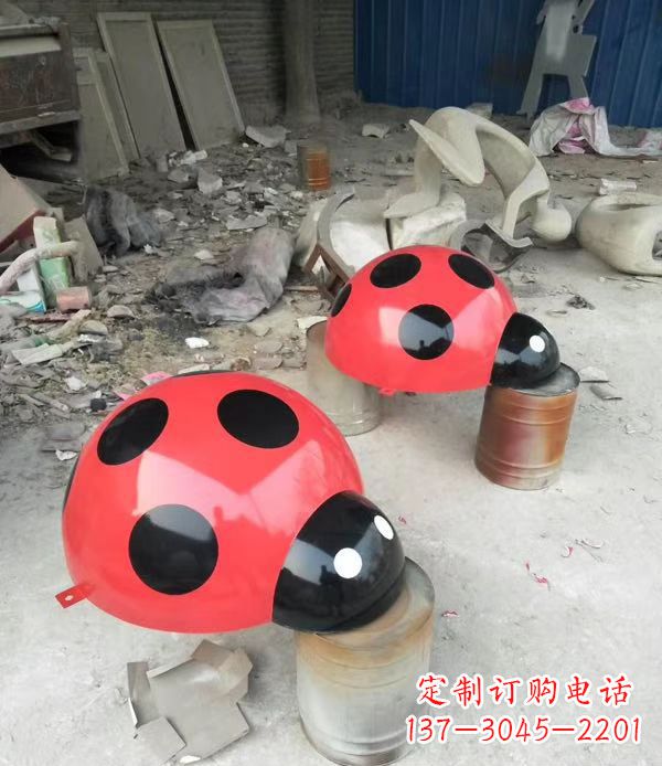 广西玻璃钢制瓢虫雕塑绚丽多彩的公园景观摆件