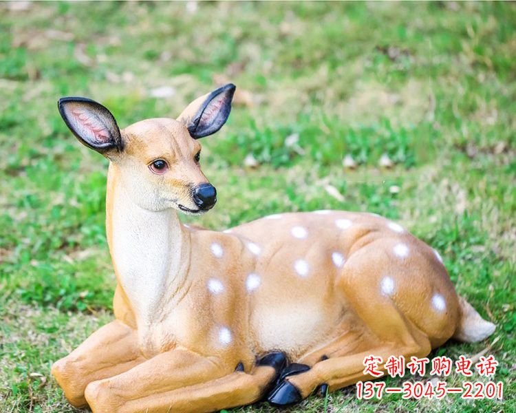 广西玻璃钢卧姿梅花鹿雕塑