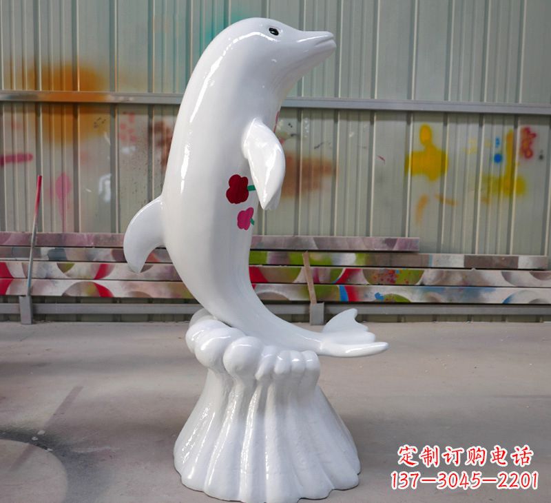 广西海豚的魅力玻璃钢海豚雕塑