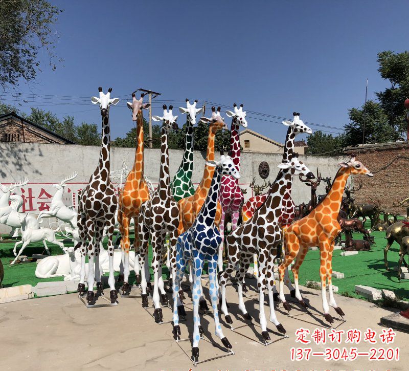 广西长颈鹿雕塑优雅的艺术品