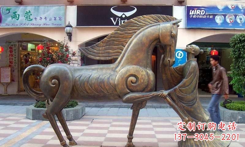 广西传承着传奇马雕塑