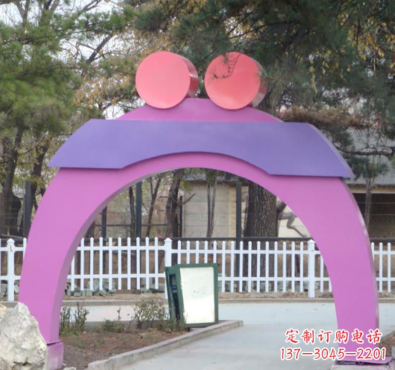 广西不锈钢爱心拱门雕塑给城市艺术添彩