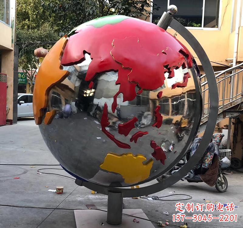 广西不锈钢彩绘地球仪雕塑