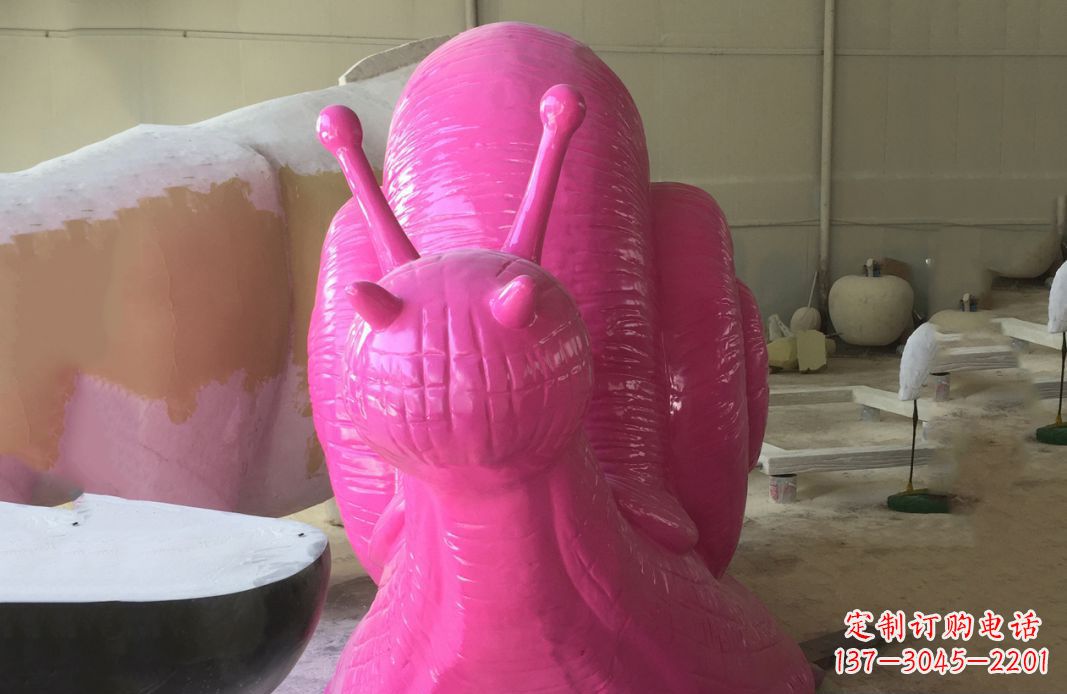 广西不锈钢彩绘蜗牛雕塑给公园景观增添点缀
