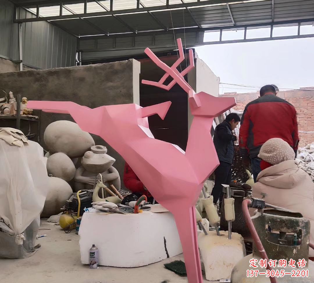 广西不锈钢彩绘小鹿雕塑艺术与美感的完美结合