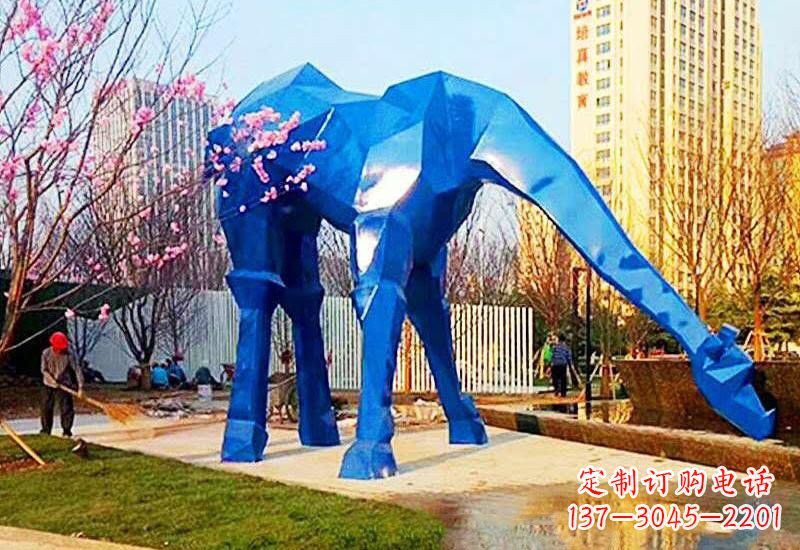 广西不锈钢彩色大型几何长颈鹿雕塑