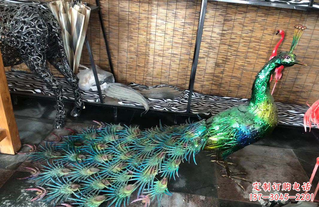 广西不锈钢彩色景观孔雀雕塑