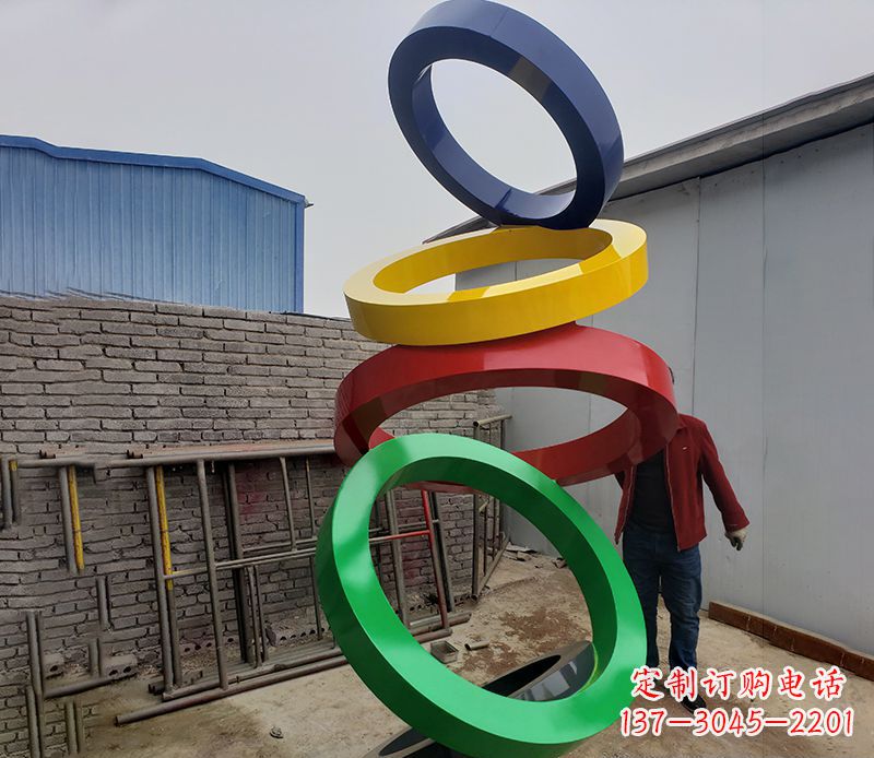 广西璀璨缤纷的不锈钢圆环雕塑