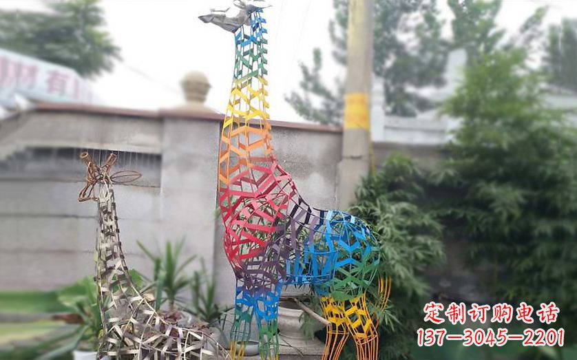 广西不锈钢长颈鹿雕塑把自然美景带入室内