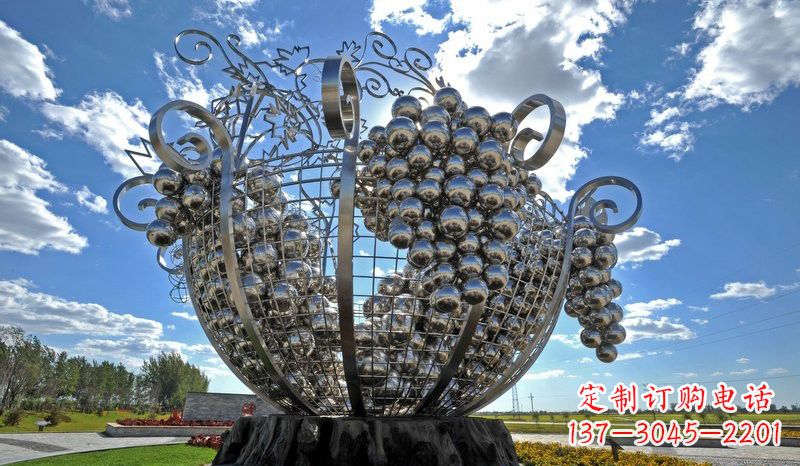 广西不锈钢葡萄雕塑——城市的艺术之美