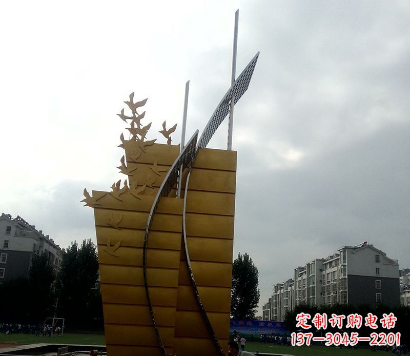 广西不锈钢帆船雕塑象征城市的起航