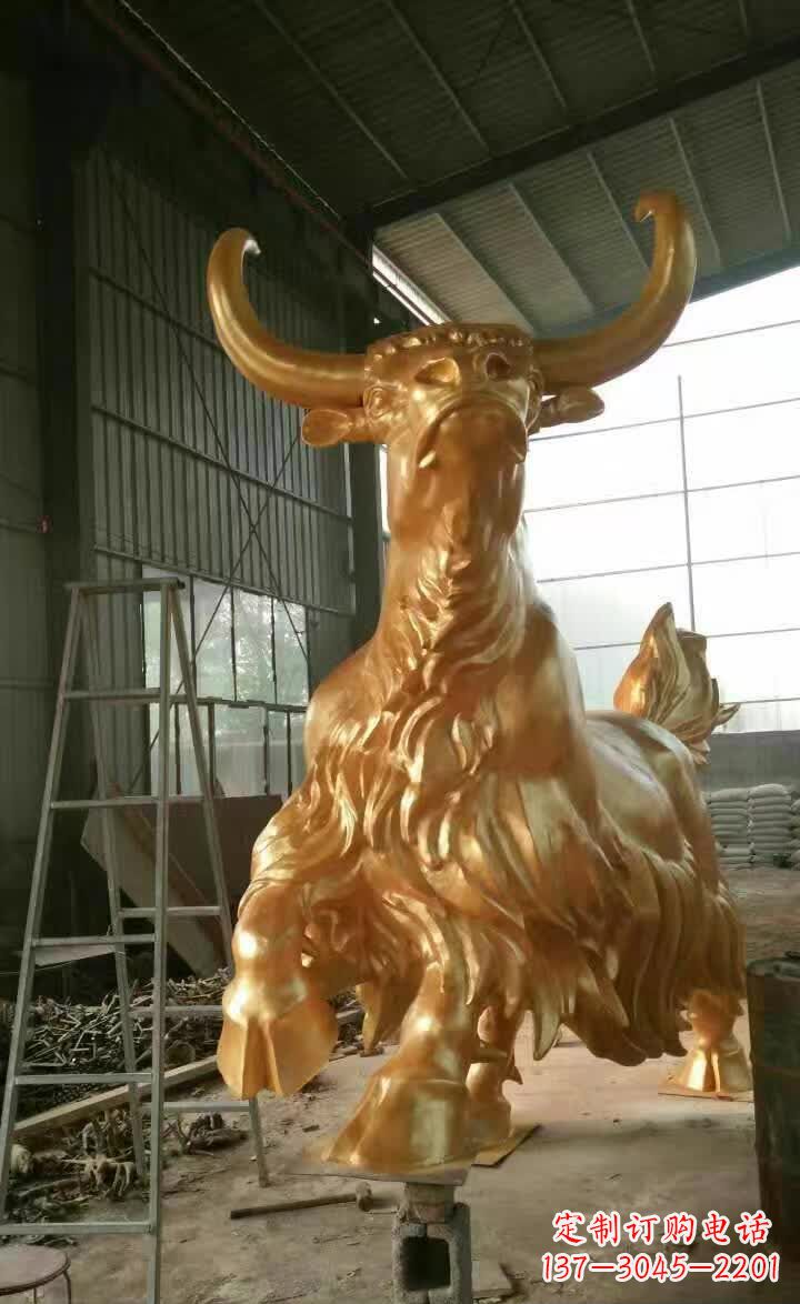 广西不锈钢城市的钛金牦牛雕塑