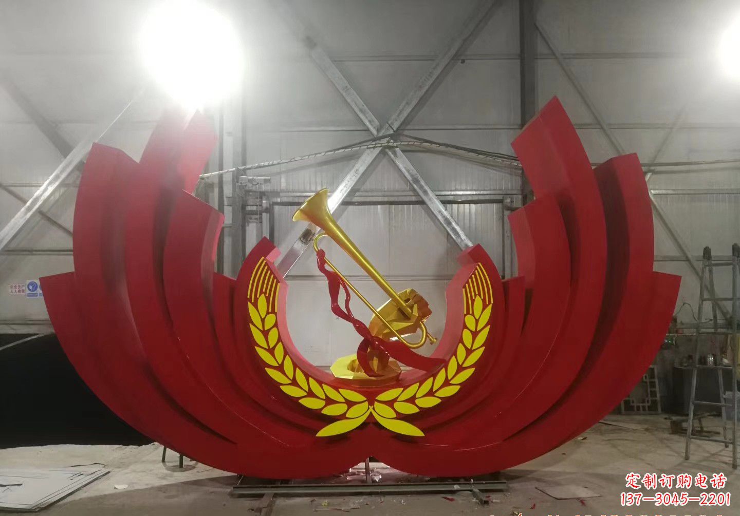 广西不锈钢冲锋号雕塑缅怀英雄,祝福未来
