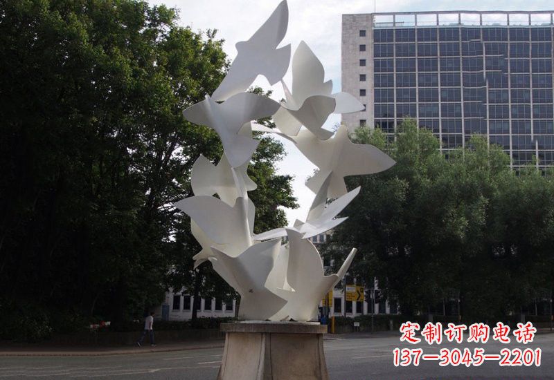 广西美丽而宁静的不锈钢和平鸽雕塑