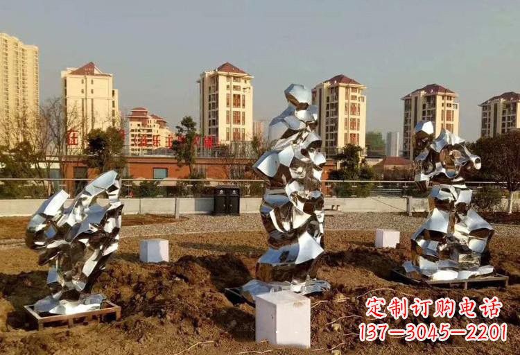 广西不锈钢太湖石雕塑给人以美的视觉体验