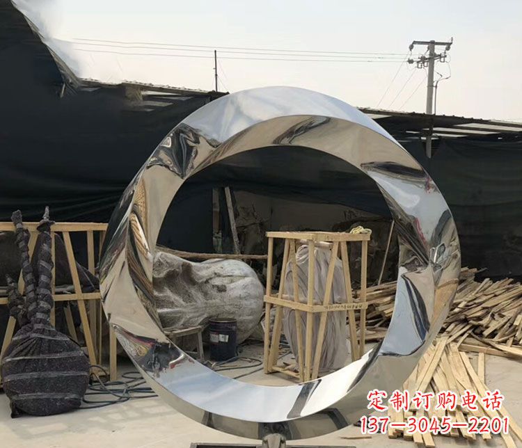 广西不锈钢抽象镜面圆环雕塑