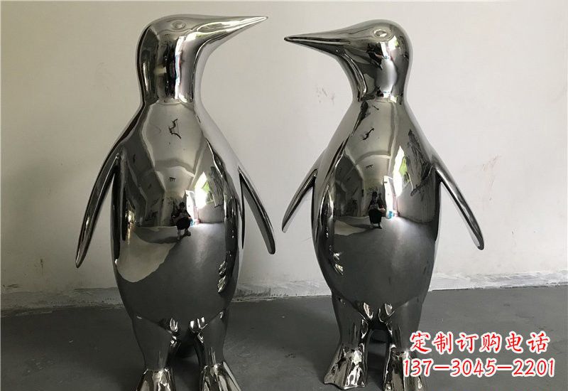 广西企鹅雕塑以不锈钢赋予生命